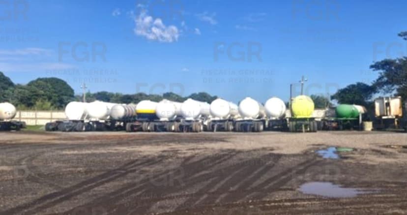 FGR desarma red de huachicol: 149 vehículos, 25 depósitos, 17 tanques, 82 mil litros