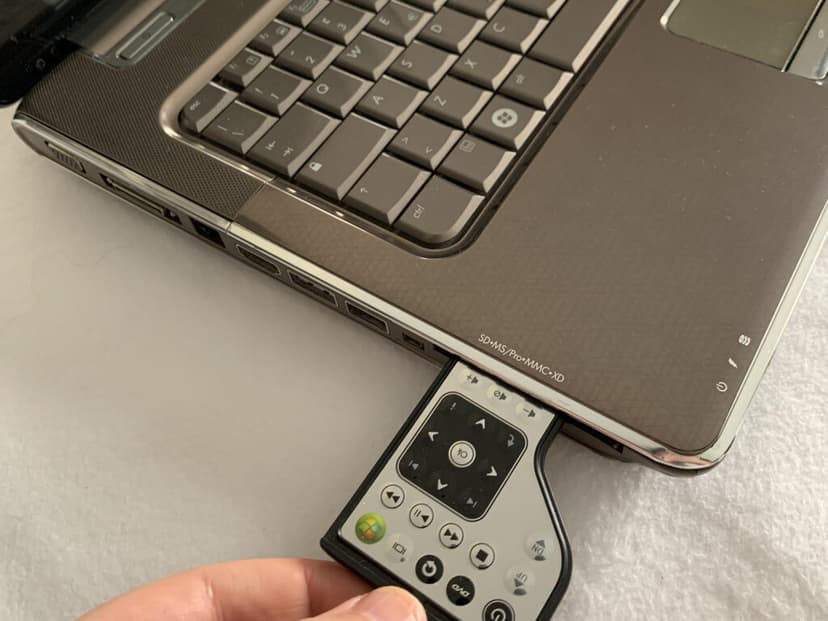 Hace 18 años esta laptop se adelantó a su tiempo con algo que muchos agradecerían actualmente: un control remoto