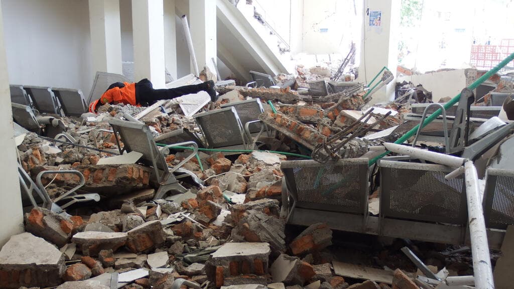 Indonesia, sacudida por dos potentes terremotos que dejan al menos 38 muertos