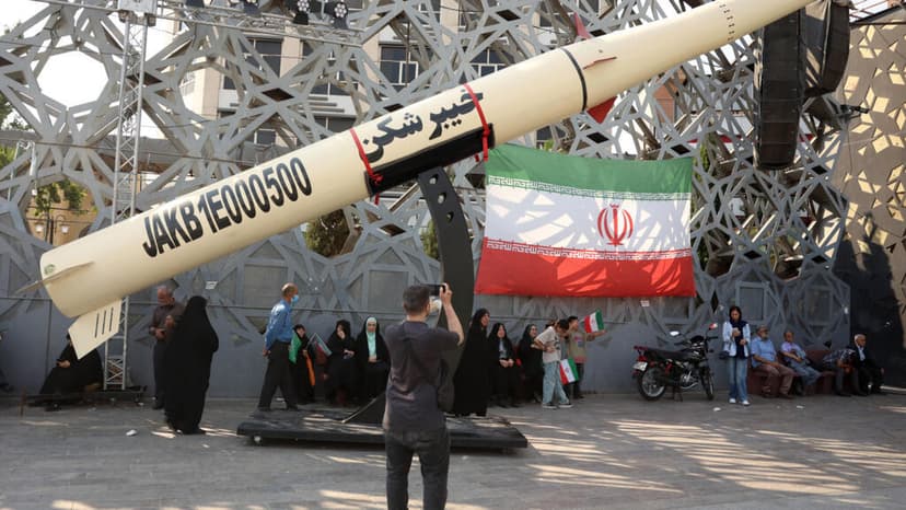 Irán lanza misiles y drones contra Bahrein y Kuwait tras los ataques de EE. UU. a sus estaciones de radar