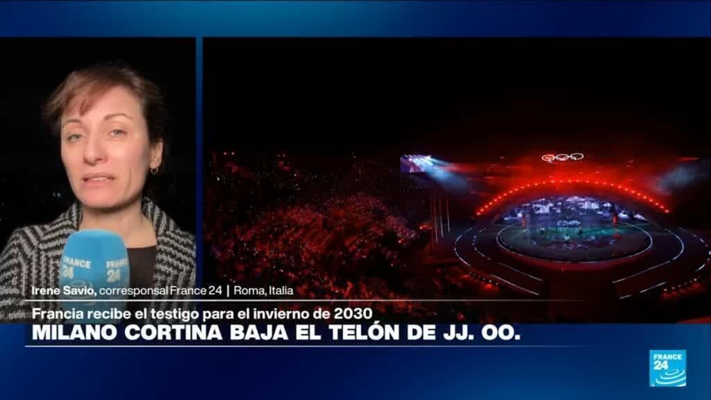 Italia entrega la llama olímpica a Francia en el cierre de los Juegos de Invierno