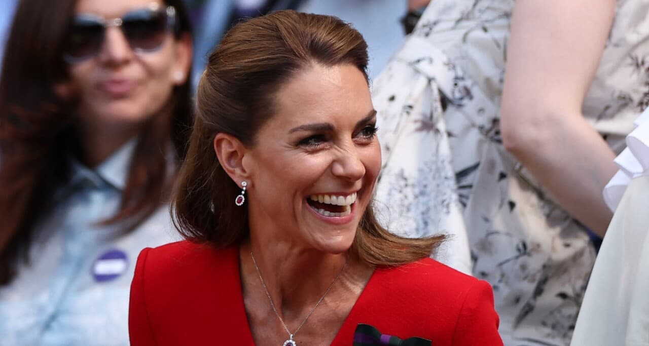 Kate Middleton es la reina de Wimbledon e impacta con un outfit rojo de Alexander McQueen en la final femenil del torneo