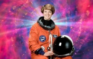 La astronauta Eileen Collins revela 10 canciones que la hacen sentir en el espacio exterior sin salir de su habitación