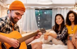 La canción más emotiva que habla de la amistad para dedicar a esa persona que siempre está contigo