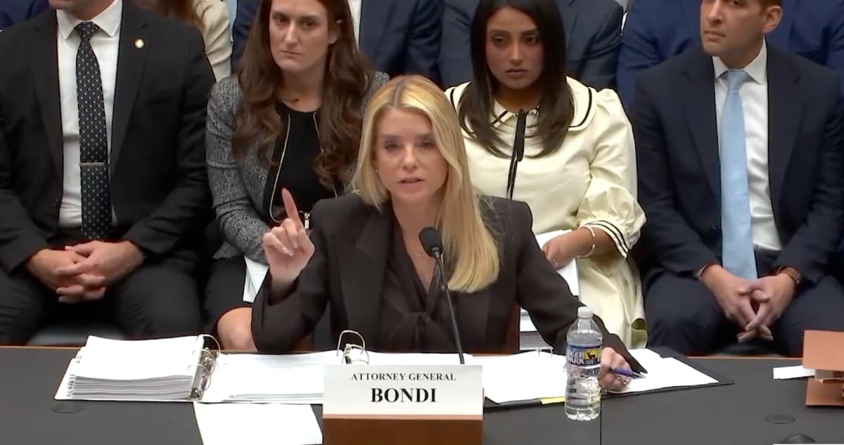 La Fiscal de EU se niega a disculparse con víctimas de Epstein durante comparecencia