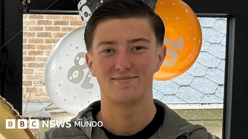 La indignación por el caso del joven que murió esposado por la policía mientras se desangraba tras ser apuñalado en Reino Unido