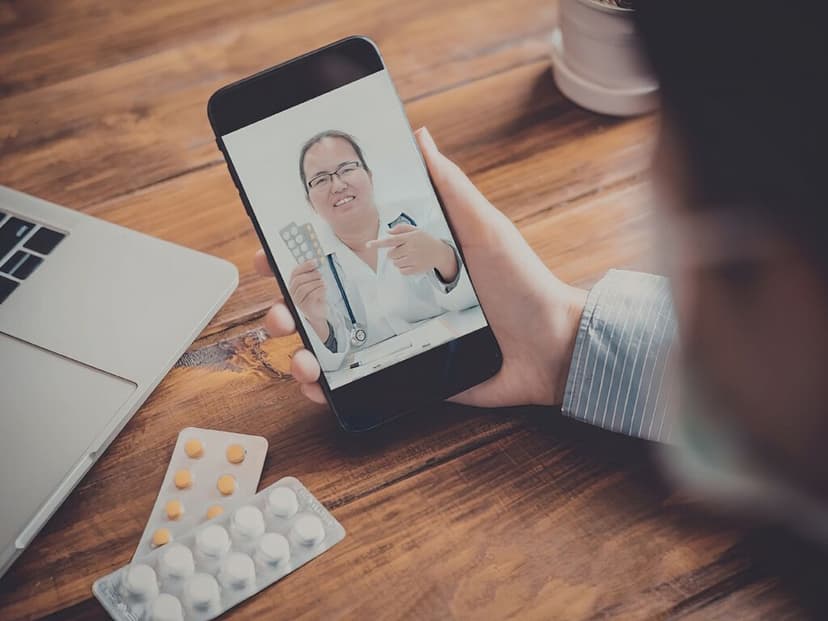 La mayoría de doctores en México ya atiende pacientes por WhatsApp y está borrando los límites del horario laboral