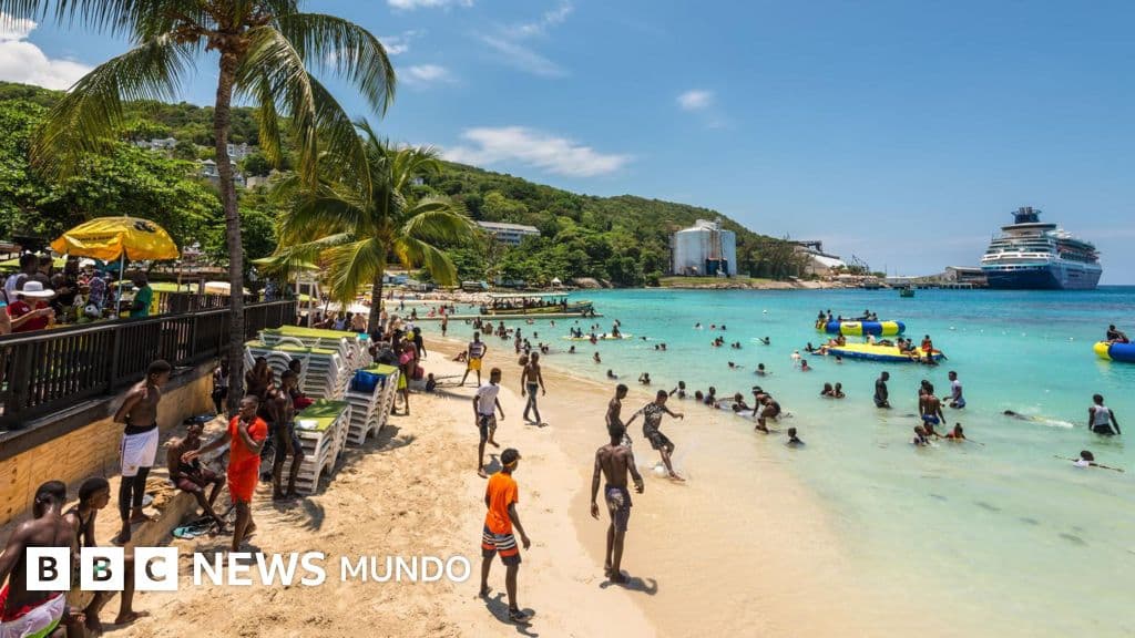 La paradisíaca isla del Caribe donde sus habitantes no tienen derecho a usar las playas