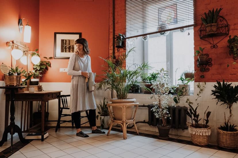 La pregunta no es qué significa tener plantas dentro de casa, sino qué efectos psicológicos tienen, según la ciencia