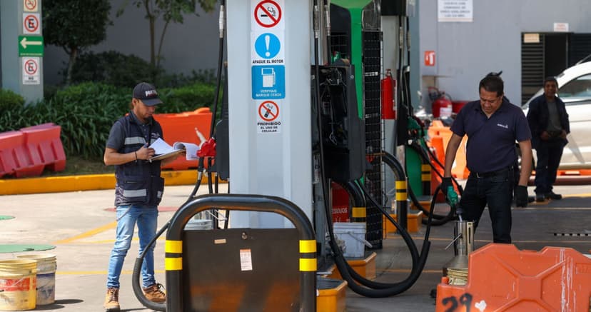 La SHCP descarta "gasolinazo" en enero; precio seguirá por debajo de 24 pesos, afirma