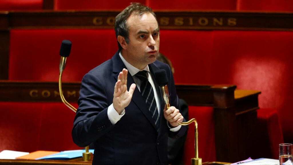 Lecornu afronta dos mociones de censura por acuerdo UE-Mercosur, pero con pocas posibilidades de prosperar