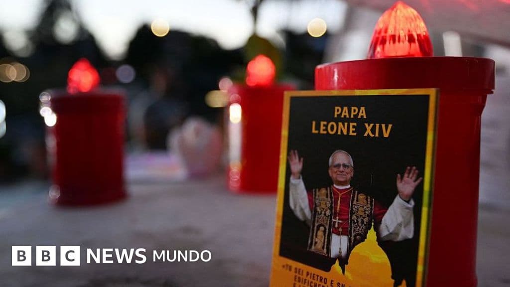 Los médicos del Papa informan que camina y se recupera "según lo previsto" tras su cirugía por un cáncer de pulmón