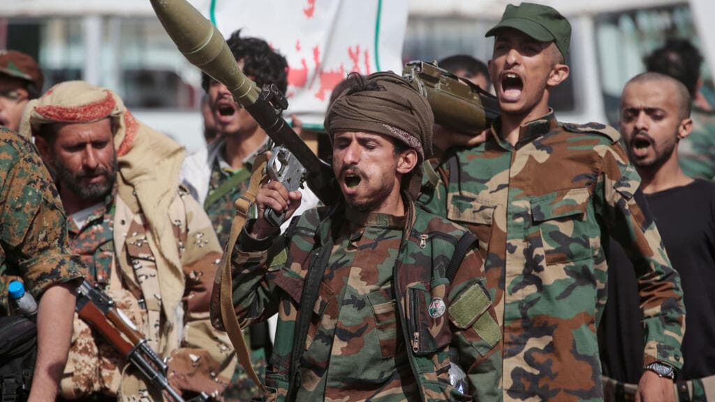 Los rebeldes hutíes del Yemen controlan el estrecho de Bab el-Mandeb con la toma de la isla de Perim