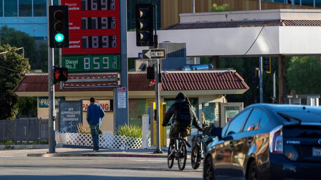 Más allá del precio en la estación de gasolina: ¿qué sube a la par del diésel?
