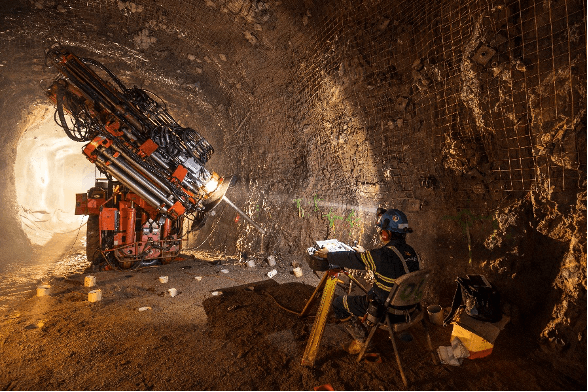 Minería en México retrocede en marzo por baja producción de oro y zinc