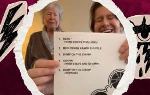 Mujer encuentra sin querer el vinilo de una banda punk donde tocaba su ABUELA