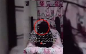 Niña jugaba sola en su cuarto pero cuando fueron a ver que hacía se llevaron una horrible sorpresa | VIDEO