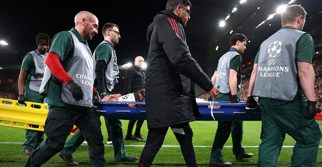 Noa Lang podría perder un dedo tras chocar con las vallas de publicidad en la Champions