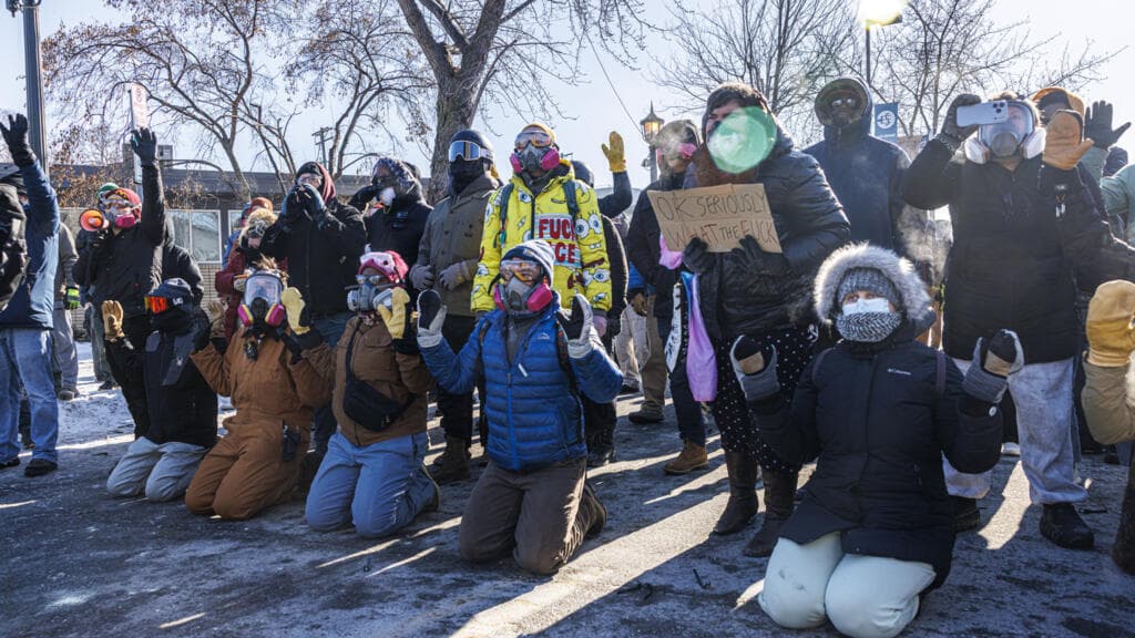 Nueva ola de protestas en Minneapolis tras la muerte de un hombre a manos de agentes federales