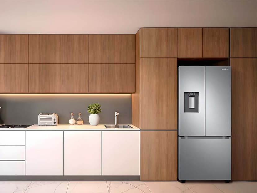 Nuevo refrigerador de Samsung con tres puertas y 10 años de garantía. Tiene un preciazo por preventa