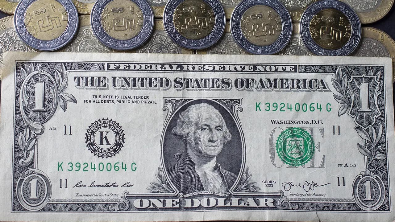 Peso avanza por cuarta sesión ante debilitamiento global del dólar; BMV muestra desempeño positivo