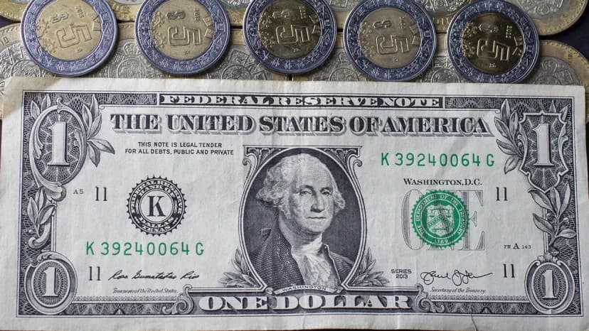 Peso avanza por cuarta sesión ante debilitamiento global del dólar; BMV muestra desempeño positivo