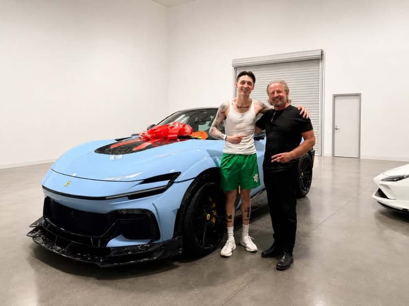 Peso Pluma se autorregala Ferrari de 15 millones de pesos tras su ruptura con Kenia Os