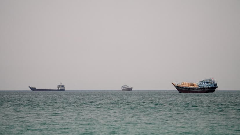 Petrolero es alcanzado por un "proyectil desconocido" frente a la costa de Omán, cerca del estrecho de Ormuz