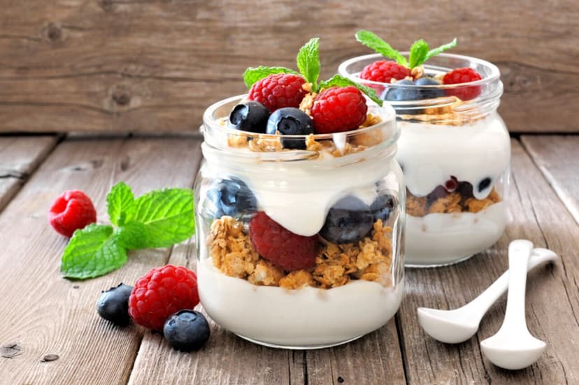 Por qué el yogurt griego terminó en todos los postres