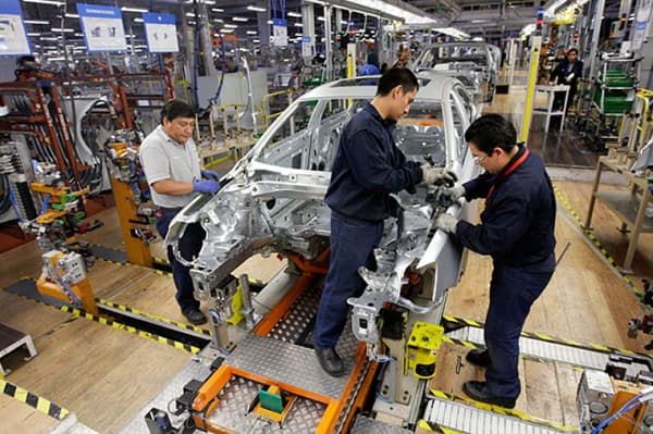 Producción de autos en México cae 15.1% en septiembre; exportaciones también frenan