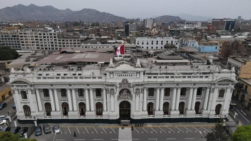 ¿Puede el regreso al Congreso bicameral contribuir a la estabilidad política en Perú?