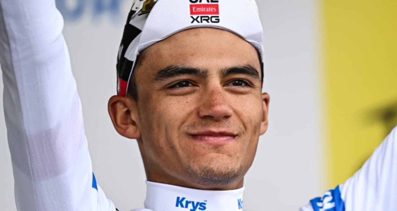 ¿Quién es Isaac del Toro, el ciclista mexicano que la está rompiendo?