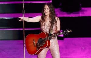 "Lo quería con todo mi corazón": entre lágrimas, Joy interrumpe su concierto para informar la muerte de un ser querido