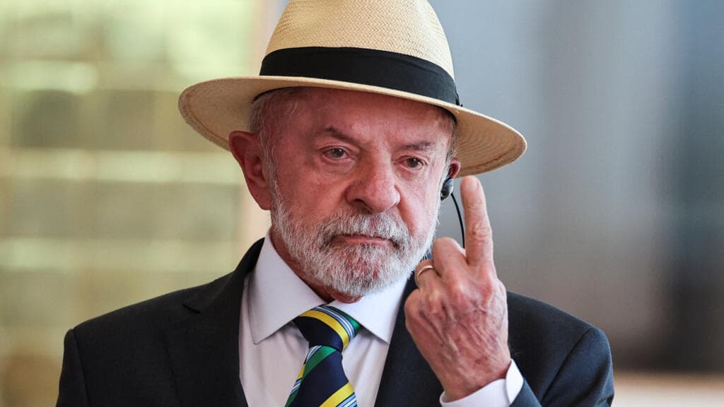 Rebaja de la jornada laboral y transporte gratuito: Lula apunta a la economía en vísperas del balotaje
