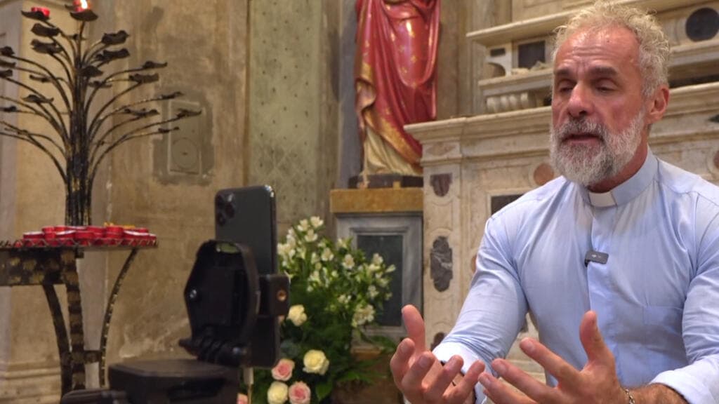 Sacerdotes influencers: el Vaticano lleva la evangelización a las redes sociales