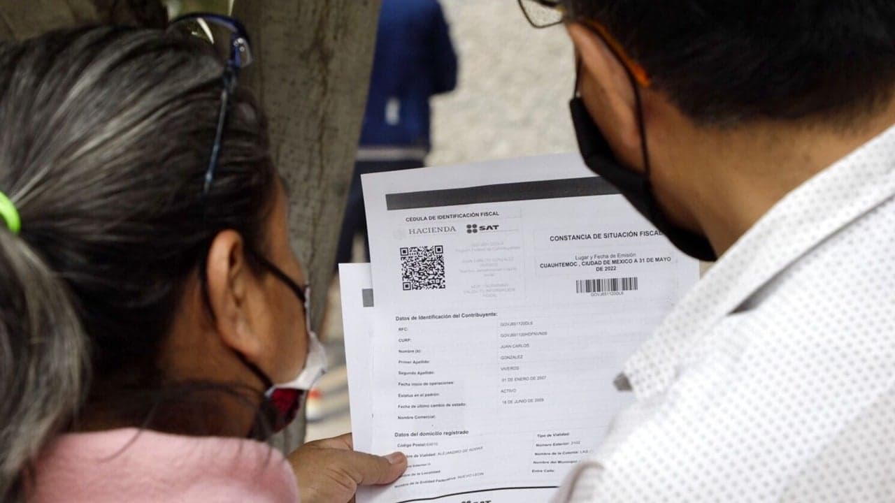 SAT multará hasta por 122 mil pesos a quien pida constancia fiscal para dar una factura o pagos