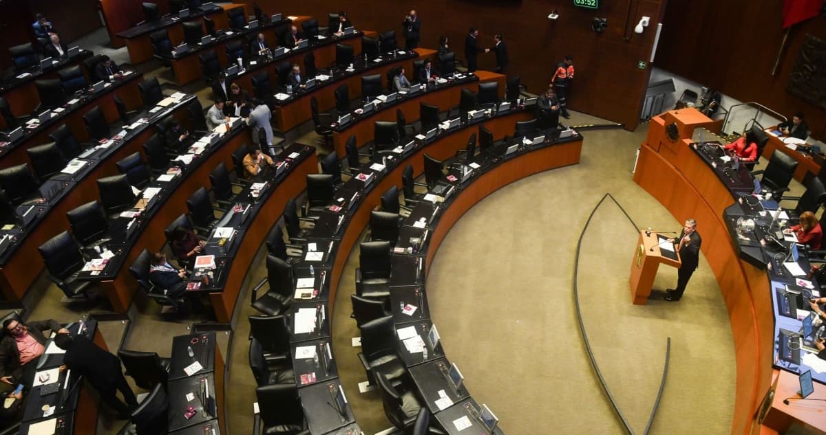 Senado recuerda a víctimas del Holocausto y condena estigmatización de los migrantes