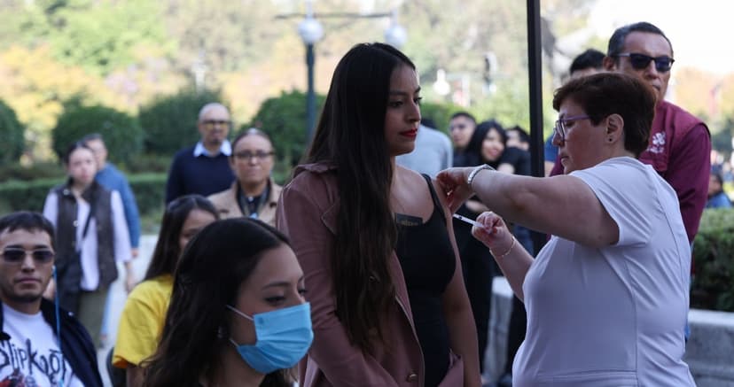 Sheinbaum pide guardar la calma ante brotes de sarampión; hay 28 millones de vacunas