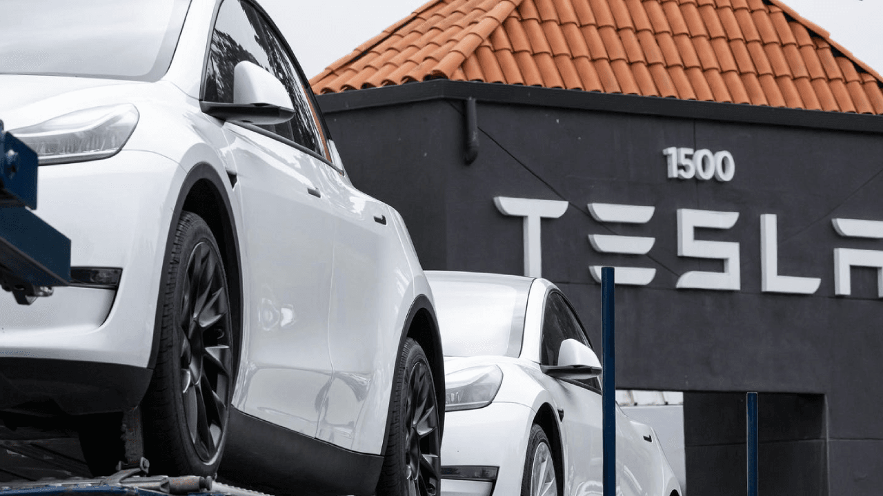 Tesla reporta su primera caída de ingresos anual