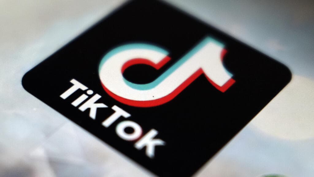 “TikTok es adictiva”: la Unión Europea amenaza con multa millonaria si no hay cambios en su esquema