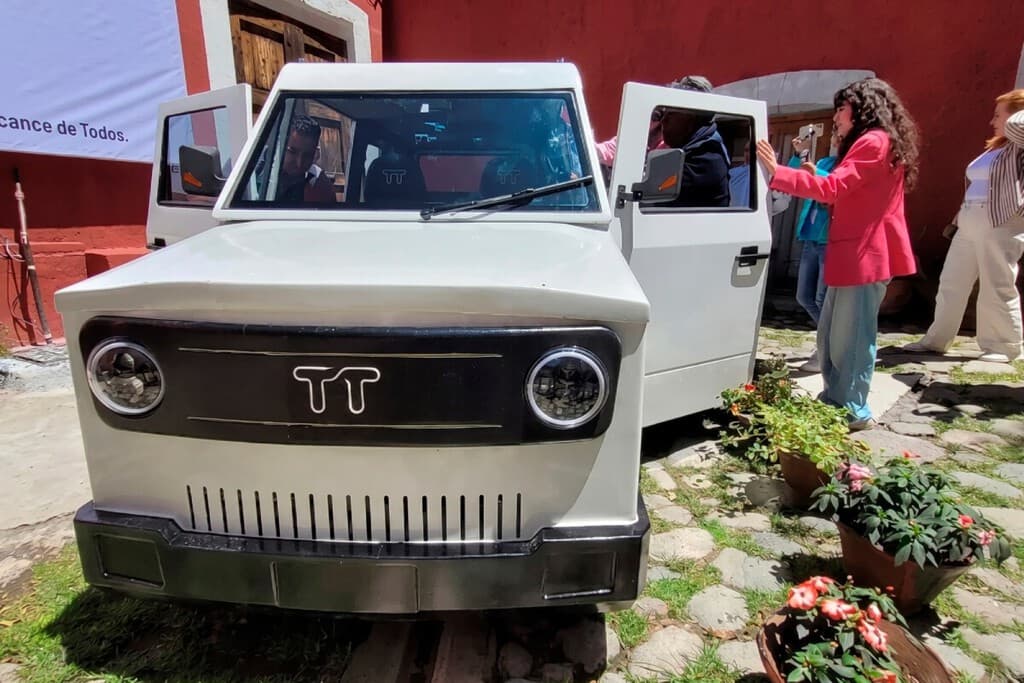 Tlaxcala lanza el primer auto eléctrico ensamblado en el estado: cuesta 90 mil pesos y se carga con un enchufe de casa