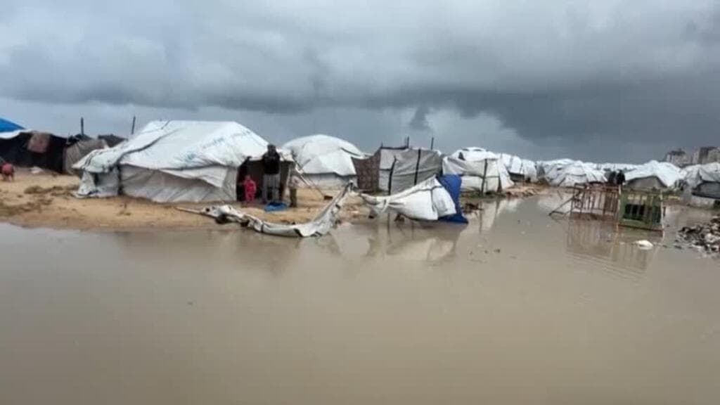 Tormentas en Gaza agravan crisis humanitaria mientras la atención se centra en Irán