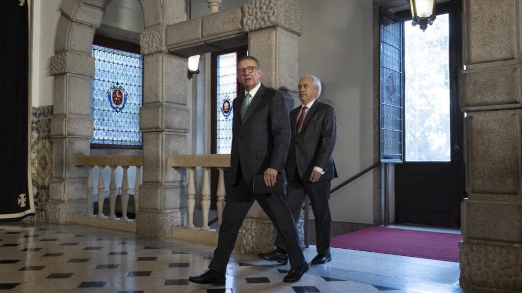 Tras un aplastante triunfo en Portugal, el socialista Seguro se enfoca en la emergencia por lluvias