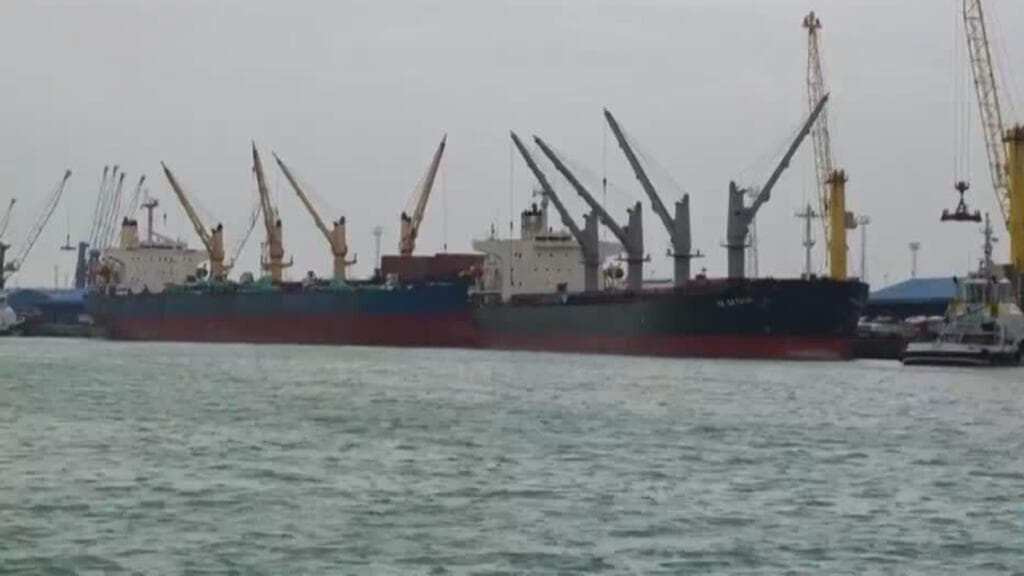 Trump pide a otros países que envíen buques a Ormuz para forzar desbloqueo del estrecho