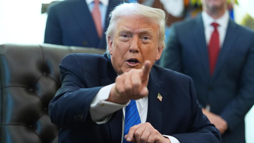 Trump reclama 1.000 millones de dólares a la Universidad de Harvard