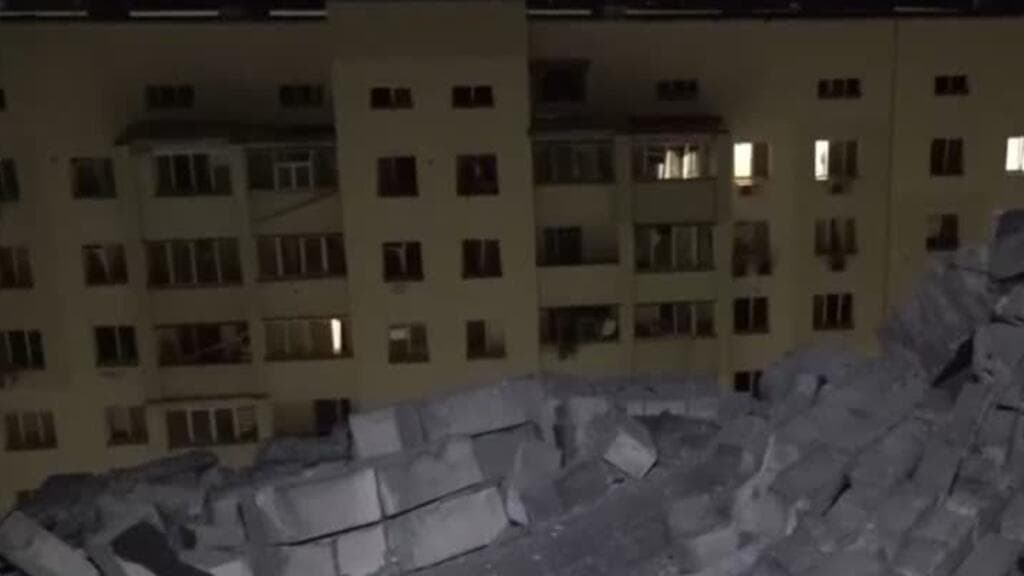 Ucrania: ataque ruso alcanza edificios residenciales y un hospital; hay cortes de electricidad