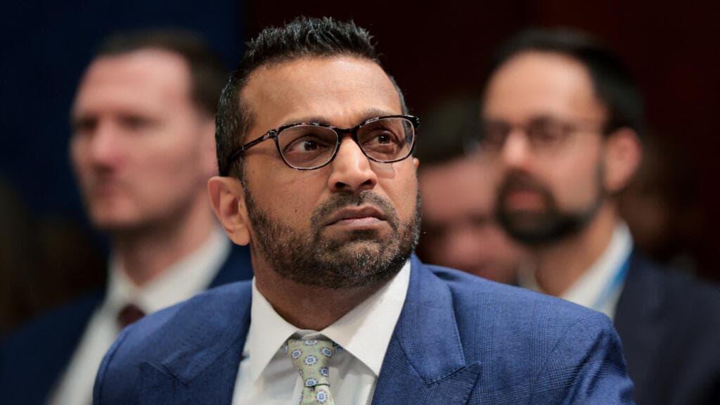 Un equipo de hackers pro-iraní se atribuye ciberataque contra el director del FBI