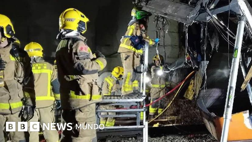 Un segundo accidente de trenes en España cobra la vida del maquinista y deja decenas de heridos a pocos días del fatal choque ferroviario en Adamuz