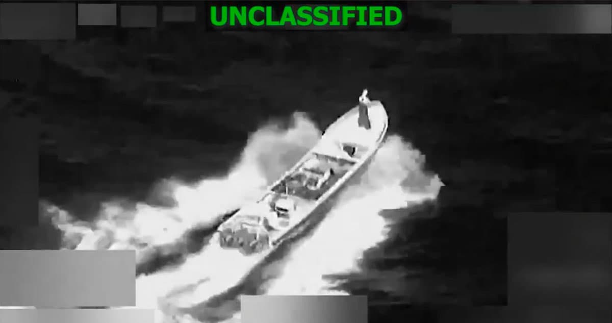 VIDEO ¬ EU ataca otra embarcación en el Pacífico; mata a 2 y busca a un sobreviviente