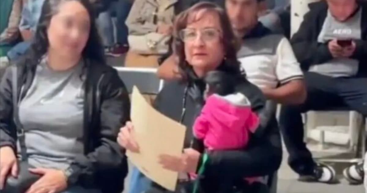 VIDEO ¬ Regidora de Ocotlán es captada cargando mono araña; Profepa presenta denuncia